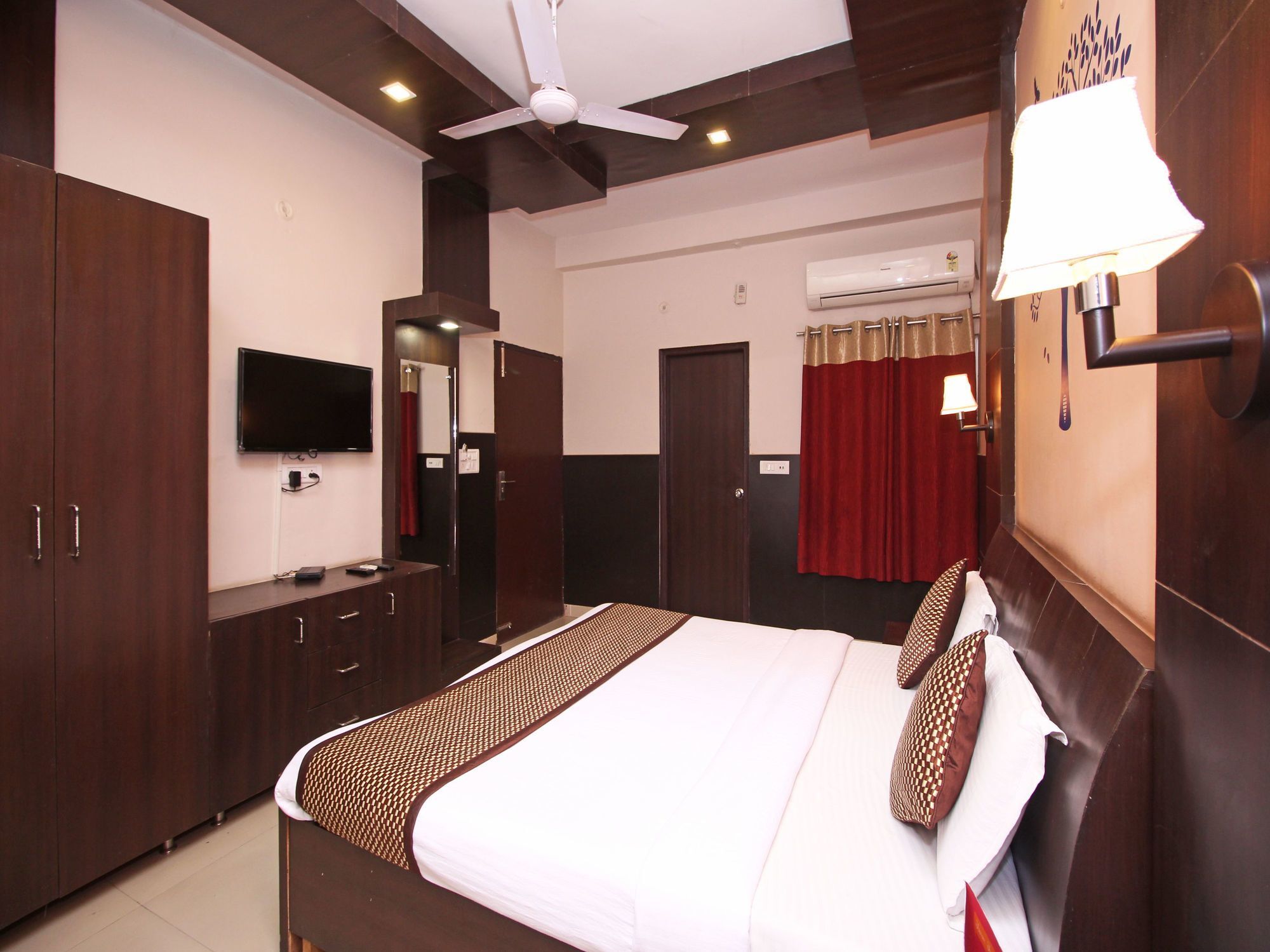 Oyo 576 Hotel Shree Kanta Residency คูร์เคาน์ ภายนอก รูปภาพ