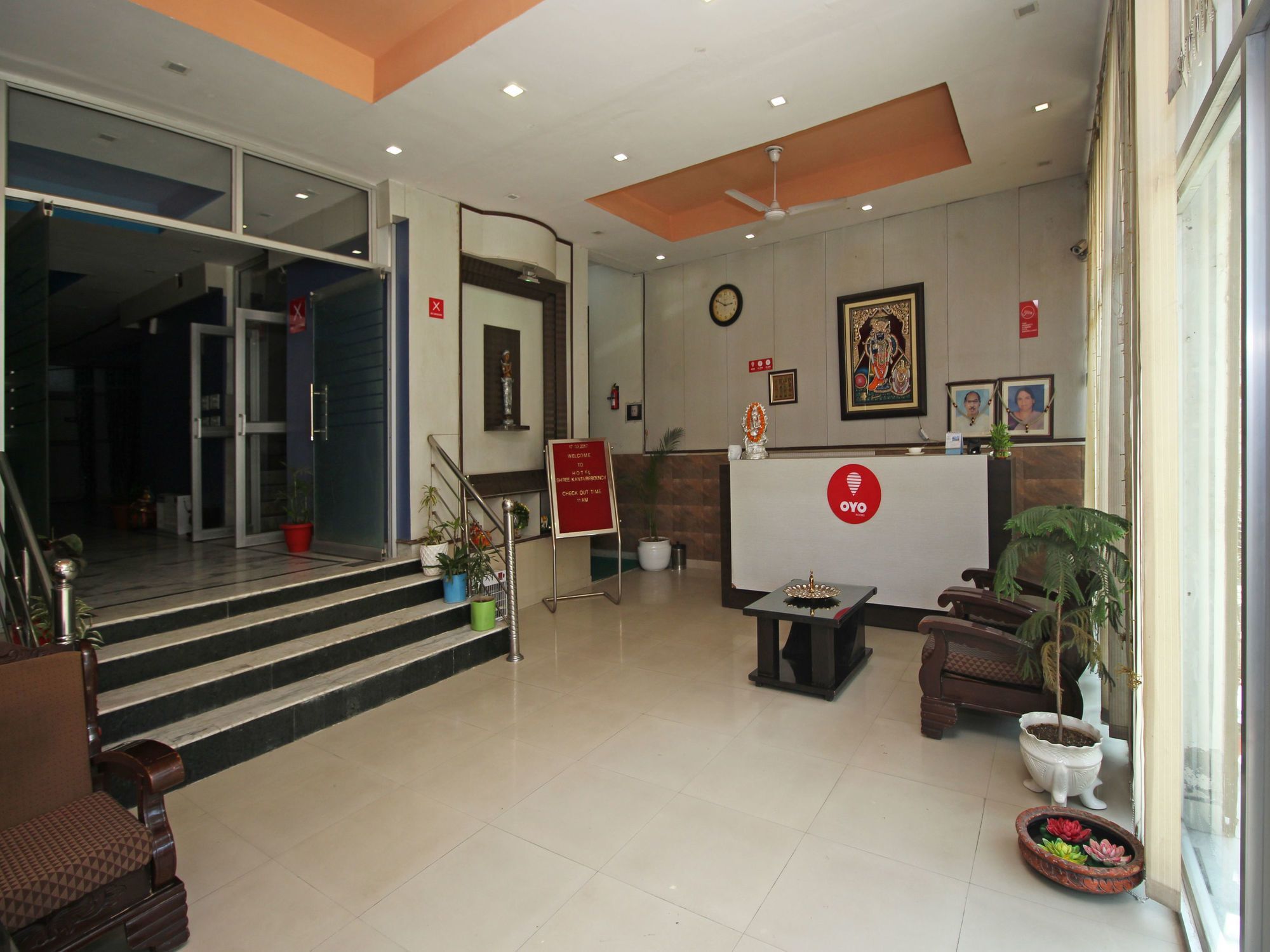 Oyo 576 Hotel Shree Kanta Residency คูร์เคาน์ ภายนอก รูปภาพ